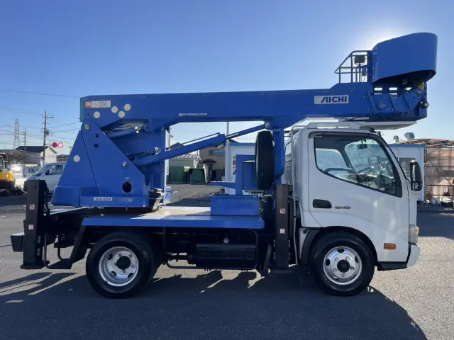 日野 デュトロ SKG-XZU600E(2WD)の写真2