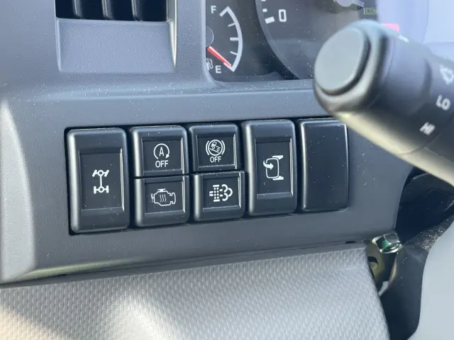 いすゞ エルフ TRG-NJS85AN(4WD)の写真32