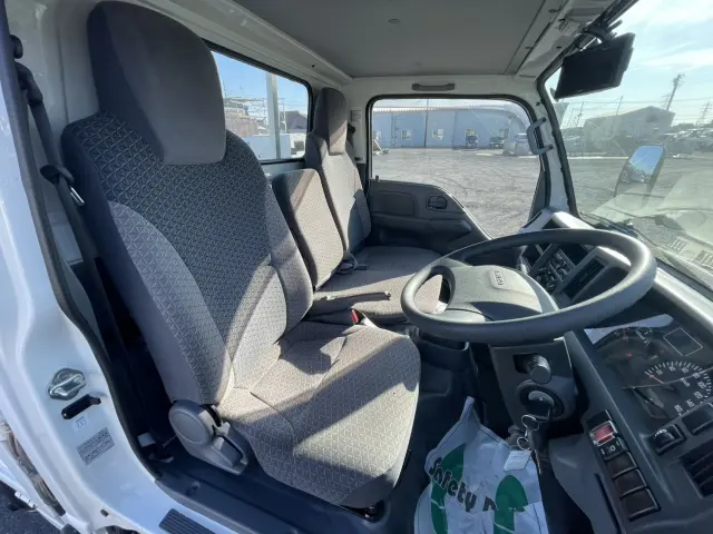 いすゞ エルフ TPG-NJR85A(2WD)の写真15