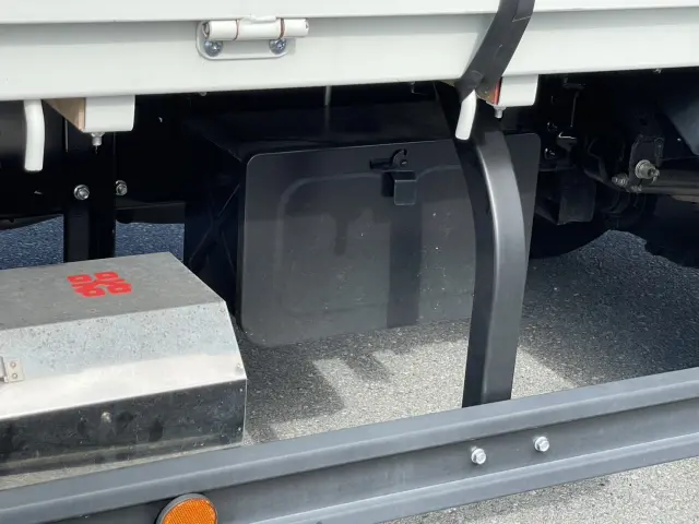 三菱 キャンター 2RG-FEAV0(2WD)の写真13