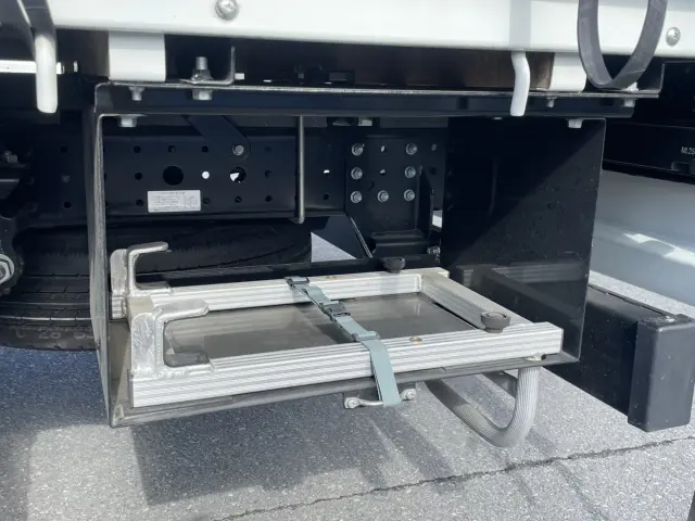 三菱 キャンター 2RG-FEAV0(2WD)の写真17