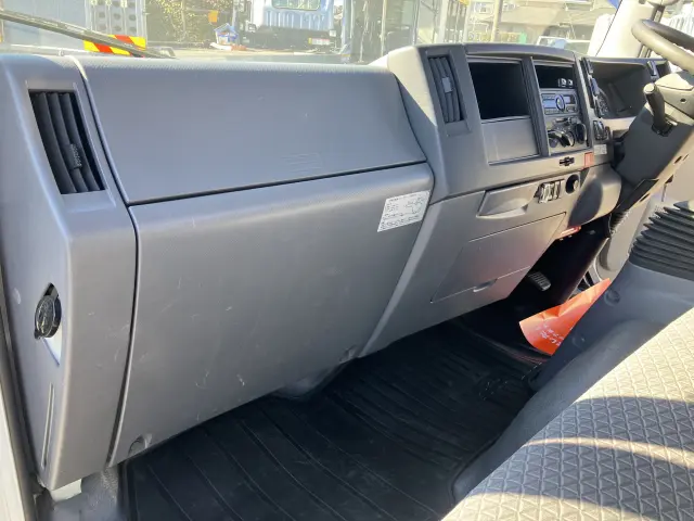 いすゞ エルフ TRG-NPR85AR(2WD)の写真23