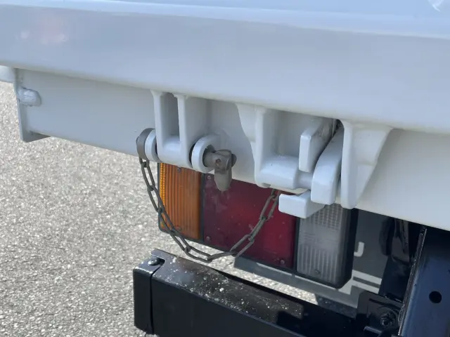 いすゞ エルフ TPG-NKR85AD(2WD)の写真9