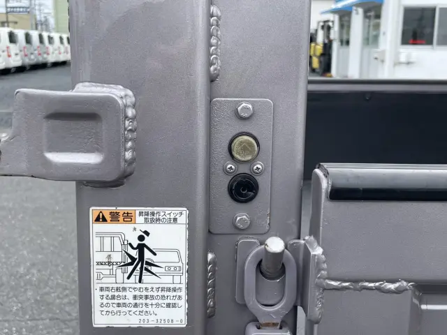 三菱 キャンター TPG-FBA00(2WD)の写真19