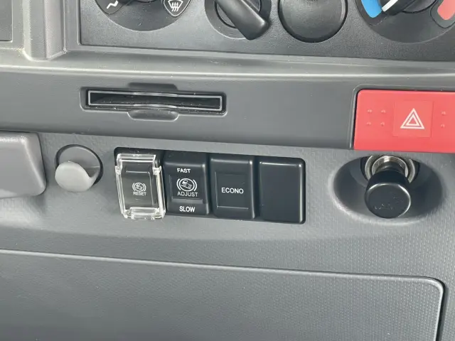 いすゞ エルフ 2RG-NPR88AR(2WD)の写真23