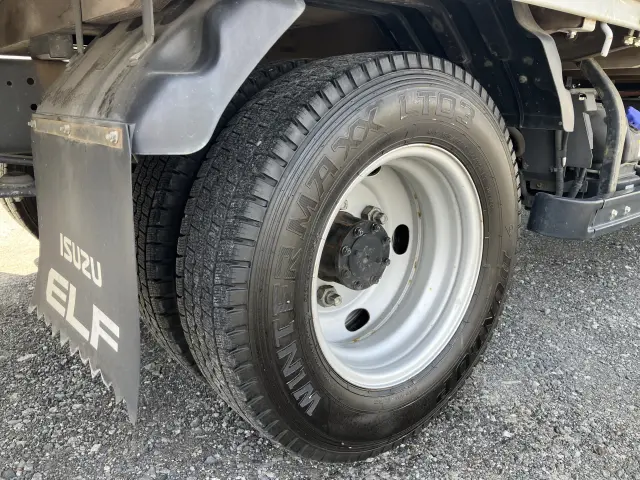 いすゞ エルフ 2RG-NNR88AR(2WD)の写真46
