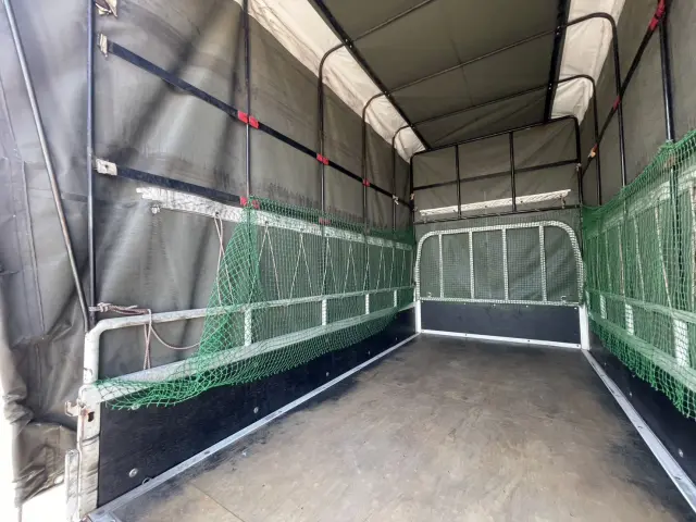 いすゞ エルフ TRG-NHR85A(2WD)の写真13