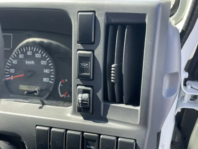 いすゞ エルフ TRG-NHR85A(2WD)の写真26