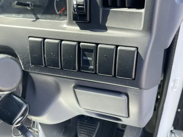 いすゞ エルフ TRG-NHR85A(2WD)の写真29