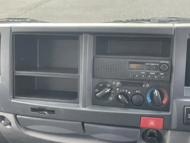 いすゞ エルフ TKG-NKR85AR(2WD)の写真32