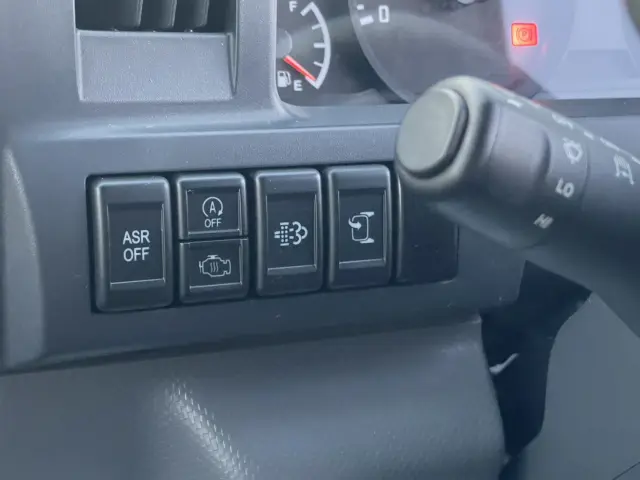 いすゞ エルフ TRG-NJR85A(2WD)の写真26
