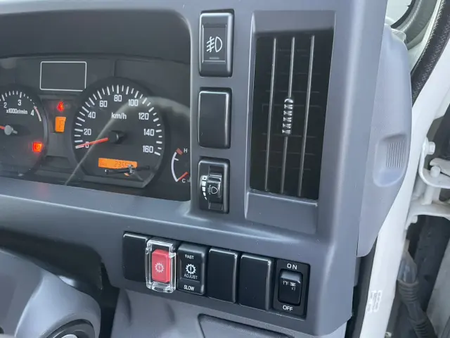 いすゞ エルフ TRG-NJR85A(2WD)の写真29