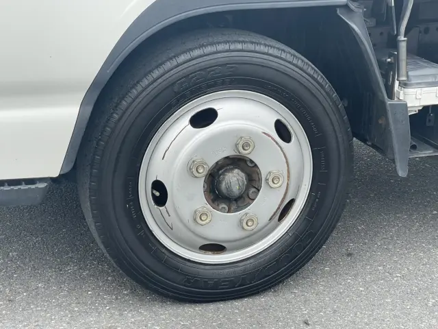 いすゞ エルフ TKG-NJR85AD(2WD)の写真9