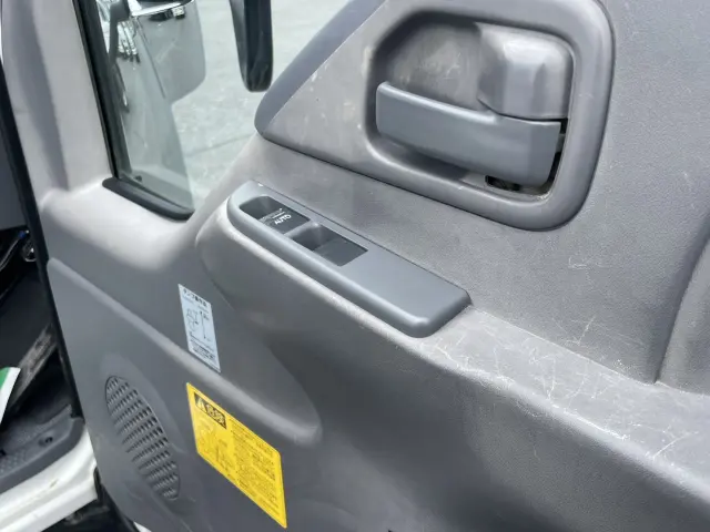 いすゞ エルフ TKG-NJR85AD(2WD)の写真15