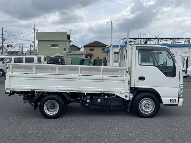 いすゞ エルフ 2RG-AHR88A(2WD)の写真4