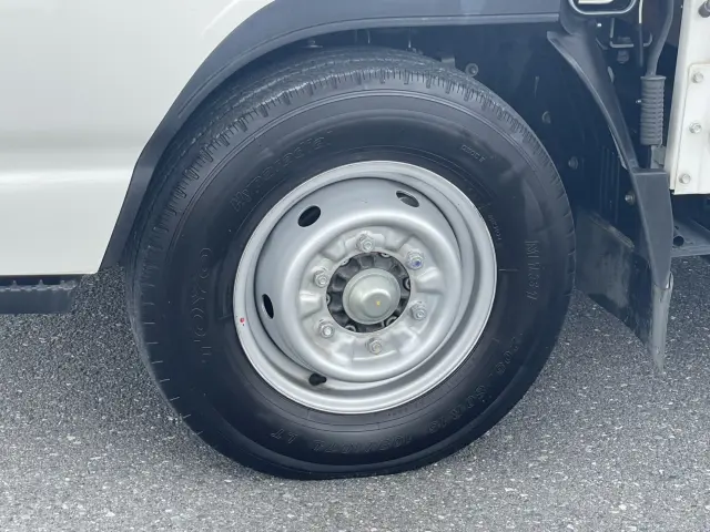 いすゞ エルフ 2RG-AHR88A(2WD)の写真9