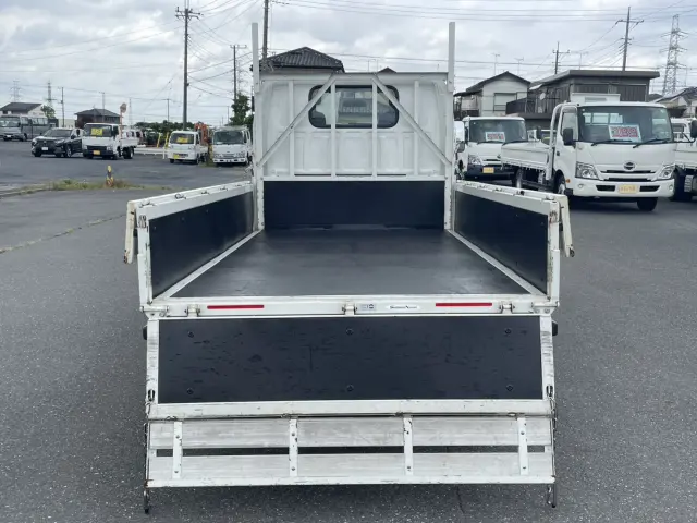 いすゞ エルフ 2RG-AHR88A(2WD)の写真10