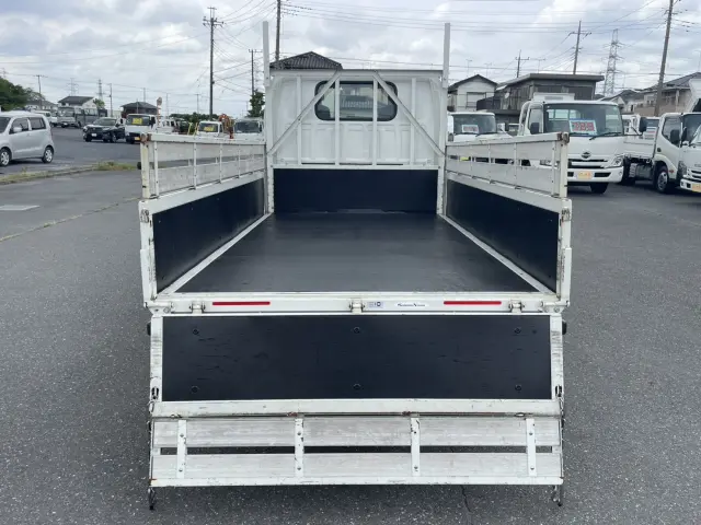 いすゞ エルフ 2RG-AHR88A(2WD)の写真11