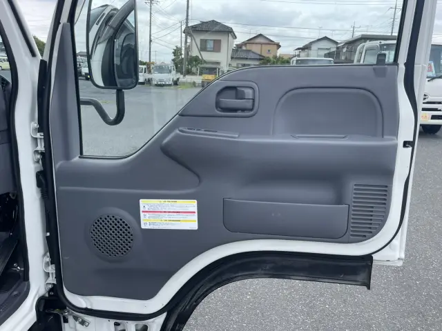 いすゞ エルフ 2RG-AHR88A(2WD)の写真15
