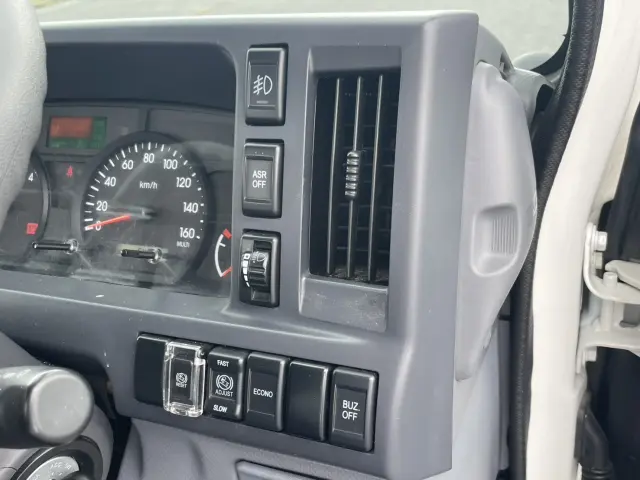 いすゞ エルフ 2RG-AHR88A(2WD)の写真23