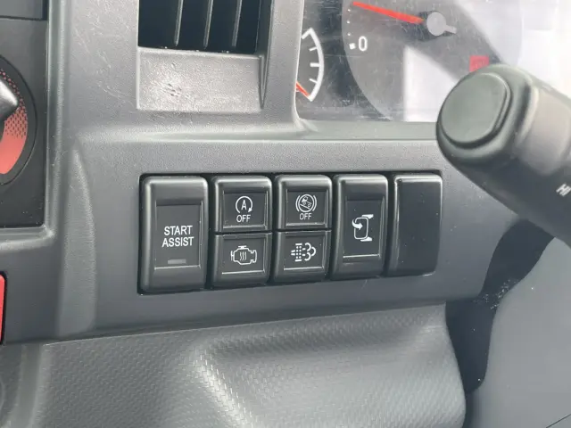 いすゞ エルフ 2RG-AHR88A(2WD)の写真24