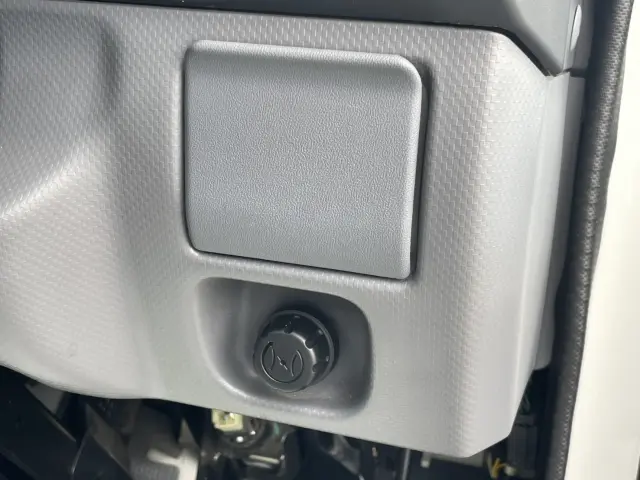 いすゞ エルフ 2RG-AHR88A(2WD)の写真29