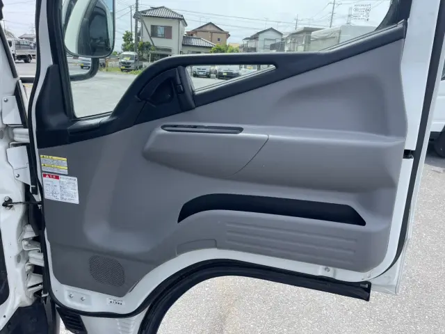 三菱 キャンター 2RG-FBA60(2WD)の写真14