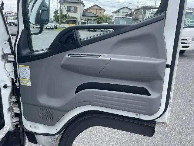 三菱 キャンター 2RG-FBA20(2WD)の写真15