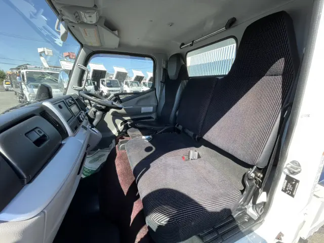 三菱 キャンター 2RG-FBA30(2WD)の写真18