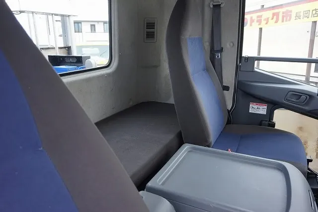 三菱 ファイター QKG-FK62FZ(2WD)の写真7
