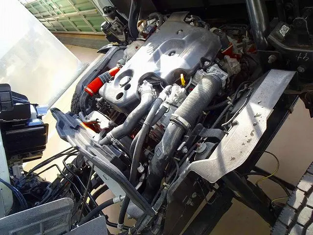 エンジンルーム|いすゞ エルフ TPG-NPR85YN(2WD)の写真33