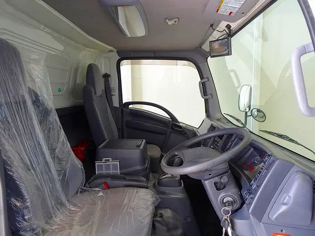 いすゞ エルフ TPG-NPR85YN(2WD)の写真6