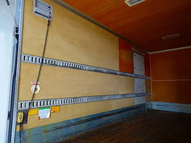 荷台内寸：486×206×221　リア上部跳ね上げ式　左サイドスライドドア　ラッシングレール2段(60cm/120cm)　荷室蛍光灯2個　フルゲート 1,000kg付|いすゞ エルフ TPG-NPR85YN(2WD)の写真24