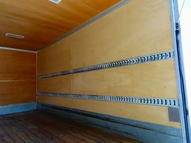 荷台内寸：486×206×221　リア上部跳ね上げ式　左サイドスライドドア　ラッシングレール2段(60cm/120cm)　荷室蛍光灯2個　フルゲート 1,000kg付|いすゞ エルフ TPG-NPR85YN(2WD)の写真25