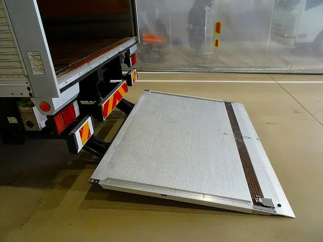 フルゲート　1,000kg　日本フルハーフ/KB3A　年式不明　長：150cm/有効長：143cm　幅：211cm/有効幅：196cm　PGカートストッパー　左シャシリア/荷室内リアPGスイッチコード|いすゞ エルフ TPG-NPR85YN(2WD)の写真30