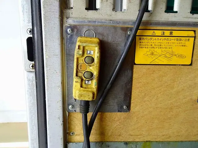 フルゲート　1,000kg　日本フルハーフ/KB3A　年式不明　長：150cm/有効長：143cm　幅：211cm/有効幅：196cm　PGカートストッパー　左シャシリア/荷室内リアPGスイッチコード|いすゞ エルフ TPG-NPR85YN(2WD)の写真31