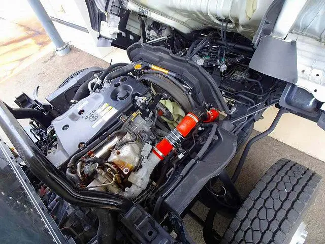 エンジンルーム|いすゞ エルフ TPG-NPR85YN(2WD)の写真35