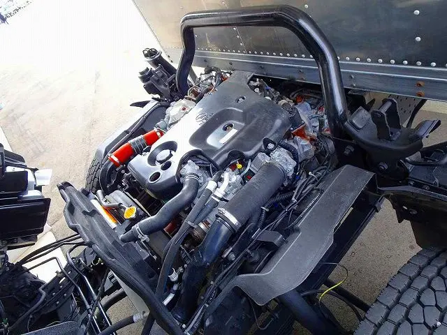 エンジンルーム|いすゞ エルフ TPG-NPR85YN(2WD)の写真36