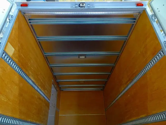 荷台内寸：447×206×215　リア観音扉/90度ストッパー付　左サイドスライドドア(191cm/100cm)　ラッシング2段(54cm/126cm)　荷室LED灯2個　マルチPG/1,000kg付|いすゞ エルフ TPG-NPR85YN(2WD)の写真24