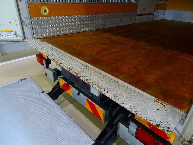 荷台内寸：447×206×215　リア観音扉/90度ストッパー付　左サイドスライドドア(191cm/100cm)　ラッシング2段(54cm/126cm)　荷室LED灯2個　マルチPG/1,000kg付|いすゞ エルフ TPG-NPR85YN(2WD)の写真25