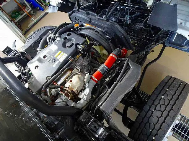 エンジンルーム|いすゞ エルフ TPG-NPR85YN(2WD)の写真37