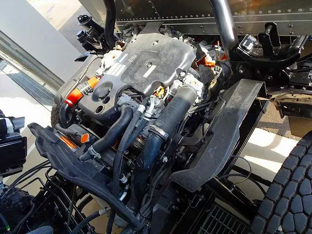 エンジンルーム|いすゞ エルフ TPG-NPR85YN(2WD)の写真38