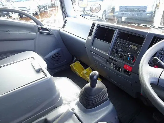 いすゞ エルフ TPG-NPR85YN(2WD)の写真9