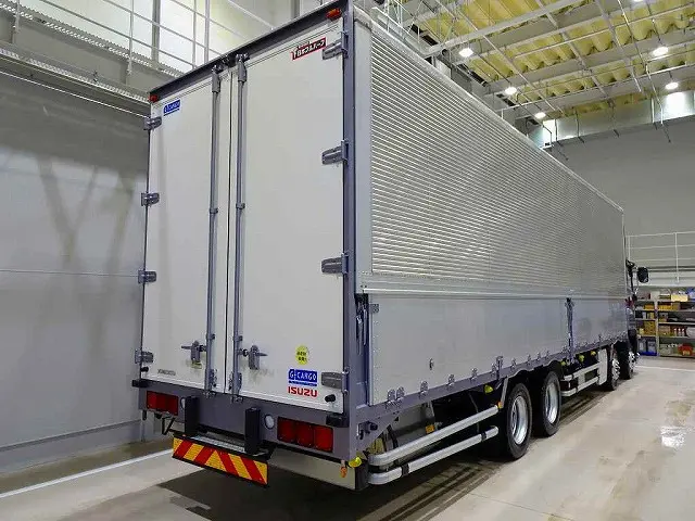 お問合せ管理No.G104 H28 ギガ 13.6t 4軸 アルミウイング 総輪エアサス 380ps|いすゞ ギガ QKG-CYJ77BA(8x4)の写真3