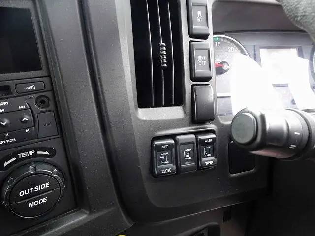 いすゞ ギガ QKG-CYJ77BA(8x4)の写真11