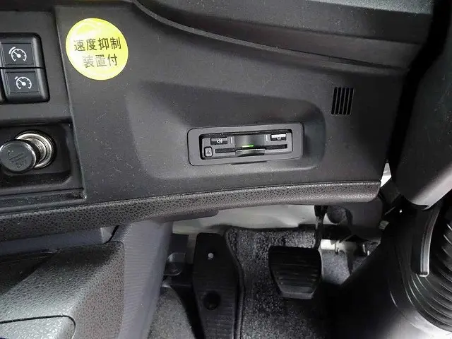 いすゞ ギガ QKG-CYJ77BA(8x4)の写真12