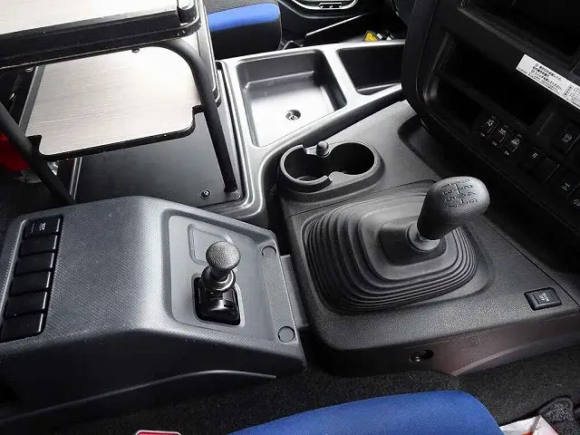 いすゞ ギガ QKG-CYJ77BA(8x4)の写真16