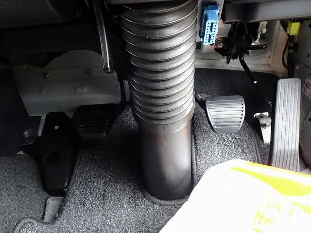 いすゞ ギガ QKG-CYJ77BA(8x4)の写真17