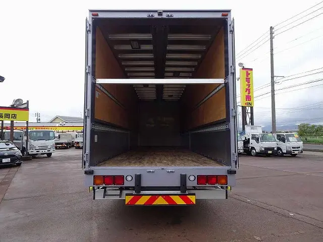 いすゞ ギガ QKG-CYJ77BA(8x4)の写真20
