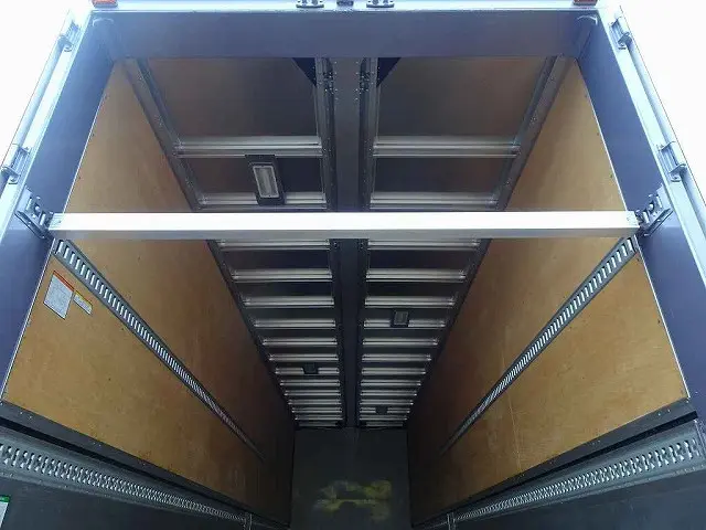 いすゞ ギガ QKG-CYJ77BA(8x4)の写真23